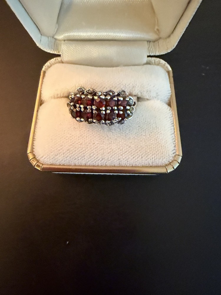 VINTAGE STERLING SILVER RED GARNET RING Size 8.25.