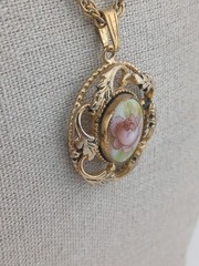 1970s Whiting & Davis gold tone Victorian inspired pink rose pendant necklace