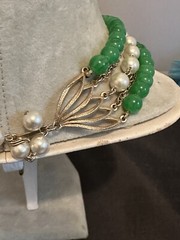 ￼Vtg PLASTIC MULTI STRAND WHITE AND GREEN NECKLACE – 1950’s- Costume Jewelry