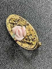Vintage 1.2” Pink Ceramic Rose Flower Gold Tone Metal Brooch Pin