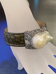 VINTAGE PEARL BLACK + WHITE STONES STERLING SILVER & GREEN LEATHER CUFF BRACELET