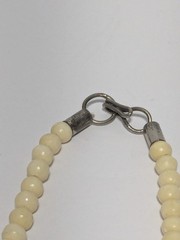 Vintage Silver Tone Metal & Off White Acrylic Chunky Bead Necklace 21″. Hammered