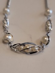 Vintage Faux Pearl Silver Tone Necklace 16″ Mid Century Modern Costume Jewelry
