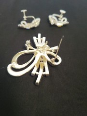 Vintage 1950 Art Decho Rhinestone Tied Ribbon Brooch & Earings Stamped Anthony