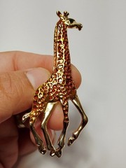 Gold-tone Giraffe Brooch/ Pendant with Amber Rhinestones