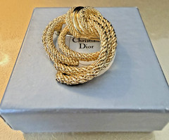 Christian Dior Classic Gold Tone Twisted Knotted Rope Round Brooch Pin, 1 1/2″