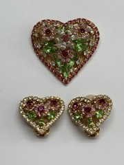 vintage Dorothy Bauer jewelry set heart-shaped pink, green, and white