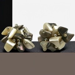 ABALONE MOP SHELL PEARL Cluster Earrings Clip Ons MCM 50s Chic Estate Japan EUC