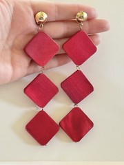 VTG Earrings Statement Clip Dangle Magenta Wood Chunky Shoulder Sweepers Rare