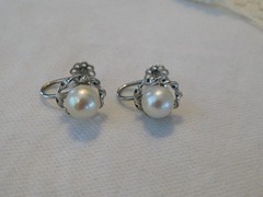 White Pearl 18K White Gold Earrings Vintage Screw Backs 750