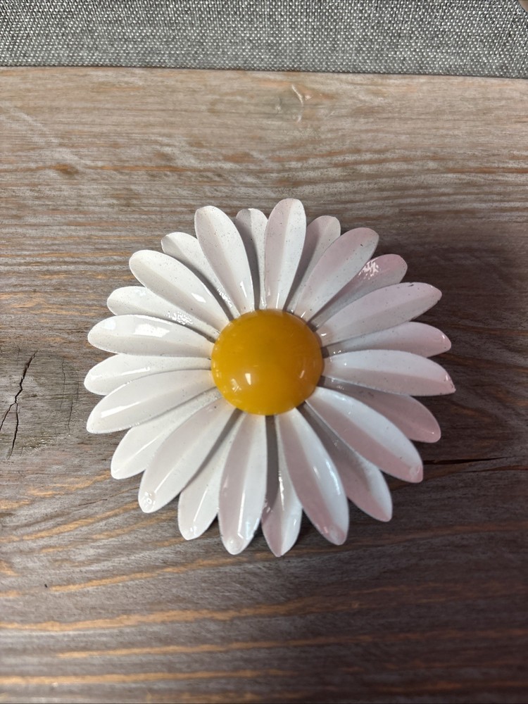 Vintage Enamel White Flower Daisy Brooch Pin Mid Century Mod 1960s 1970s