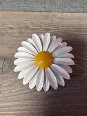Vintage Enamel White Flower Daisy Brooch Pin Mid Century Mod 1960s 1970s