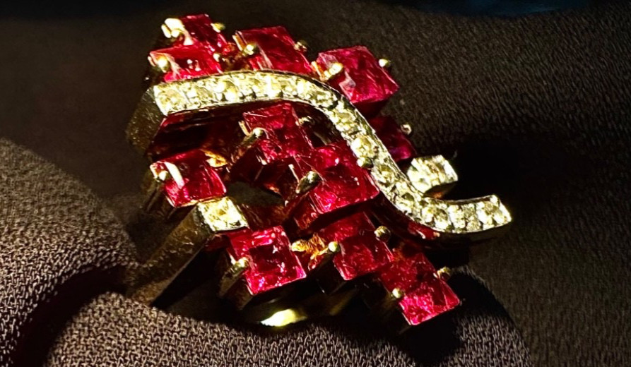 Vintage Women Natural Ruby and Diamond Ring, 14k Yellow Gold, 7 Ring Size