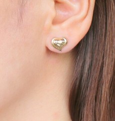 Lovely Dainty VTG Michael Anthony Ma 14K Yellow Gold Heart Stud Earrings .52g