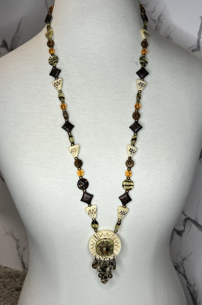 Carved Lucite Tribal Pendant Glass Lucite Resin Beaded Necklace No Brand