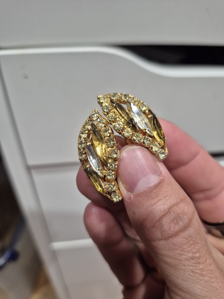 Vintage Gold‑Tone Marquise Rhinestone Clip‑On Earrings
