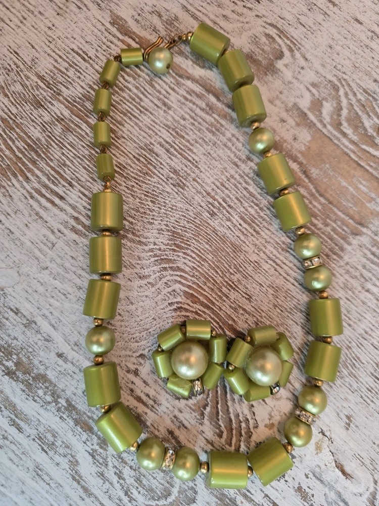 Vintage Lime Green Lucite Necklace Clip Earrings Set Rhinestone Spacer 16″ #450