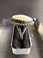 Vintage Silver Southwestern Nacre Ring Handmade Leaf Design Size 4.25 US
