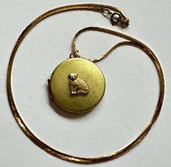 VINTAGE LOCKET ROUND BRASS CAT PENDANT 1 1/4″ NECKLACE 24″ VTG BRASS CHAIN