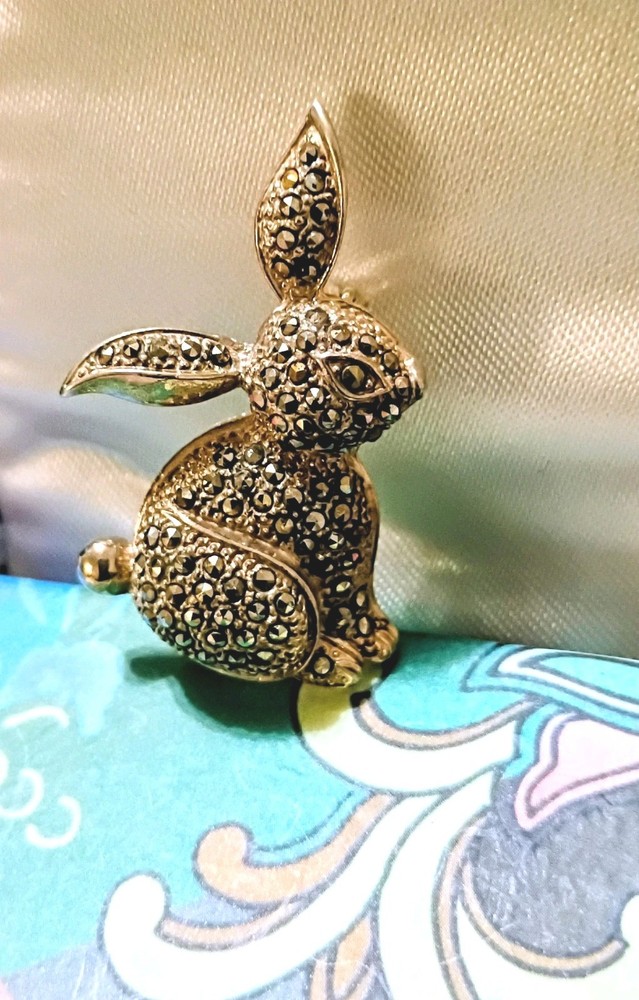 Vintage Chocolate Brown Marcasite Gold Tone Bunny Rabbit Brooch Pin