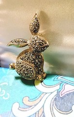 Vintage Chocolate Brown Marcasite Gold Tone Bunny Rabbit Brooch Pin
