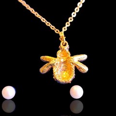 Vtg Gold Tone 18in Crystal Rhinestone Bee Necklace With Imitation Pearl Studs