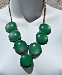 Vintage 1960 – 70s Emerald Green Glitter Lucite Acrylic Statement Necklace 19.5″