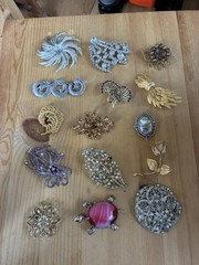 Vintage Brooch Jewelry Lot Estate Flowers Cats Turtle Rhinestones Sparkles #1