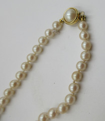 VTG 25″ PRETTY KNOTTED Necklace cream off white faux pearl gold tone metal slide