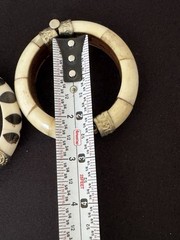 Vintage Boho Chunky Bovine Bone & Horn Hinged Bangle Bracelets – Set of 2
