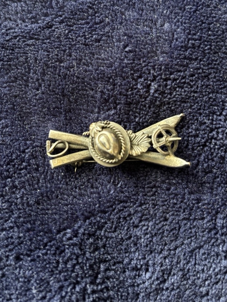 Vintage German Silver Tone Ski Poles Hat Souvenir Travel Pin Brooch West Germany