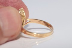 Vintage Circa 1980s 18k Gold Natural Diamond And Oval Cut Sapphire Ring