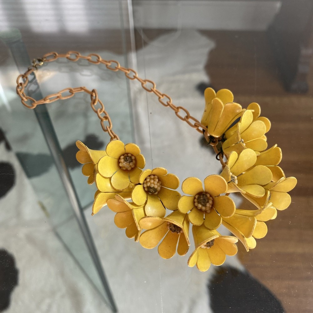 True Vintage 30s 40s Yellow Celluloid Bell Flower Necklace Peach Pink Chain 17″