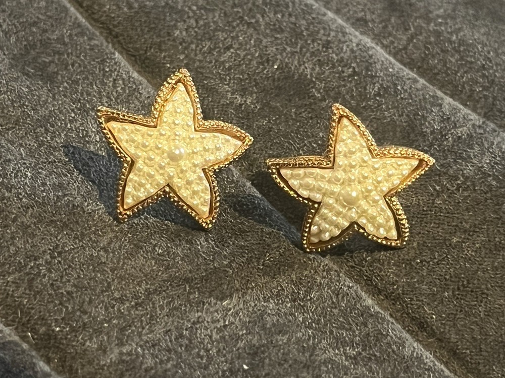 Vintage Avon Starfish Earrings; Pre-owned; Excellent Condition; Post/Stud