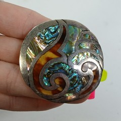 Silver Tone MOP Abalone 1-7/8″ Broche Alpaca Round Brooch Mother of Pearl