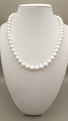 Vtg 1980s Monet White Glass Bead Knotted Strand Necklace 16″ w/ 2″ Extender