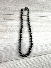 Vintage Unbranded Lot Of 2 Faux Pearl/Bead Necklaces 1 Green 1 Black