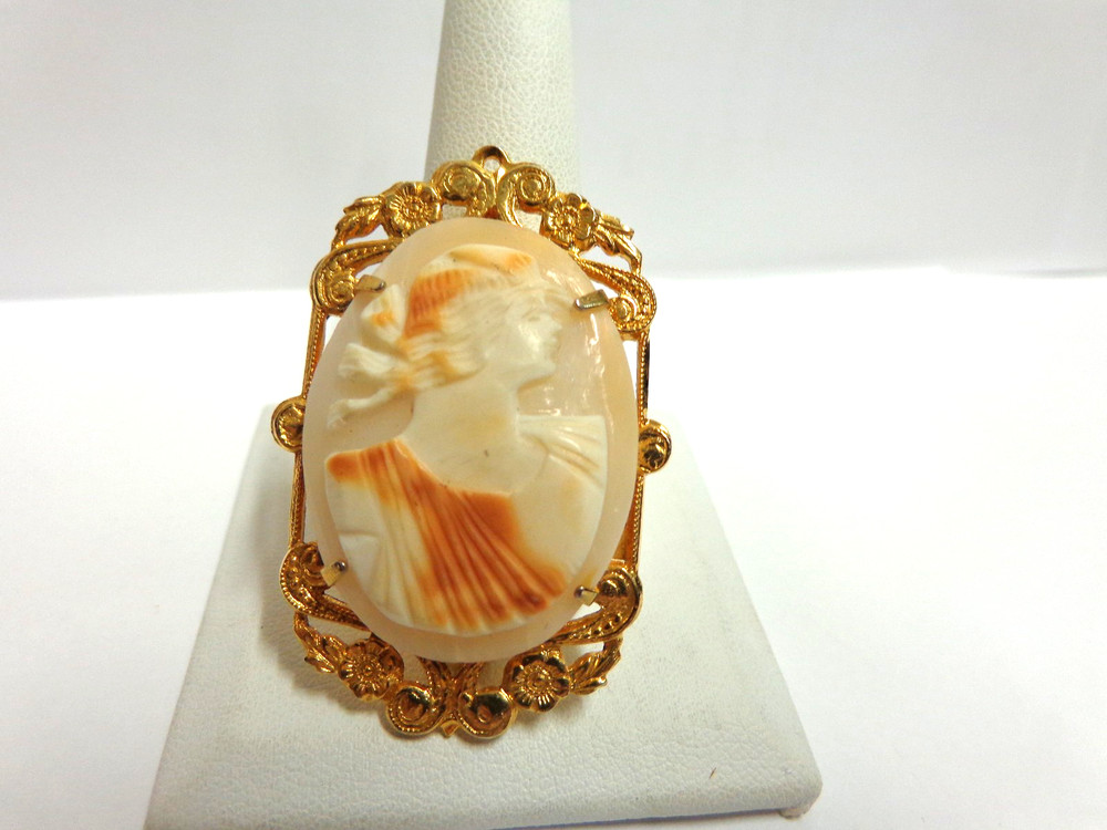 vintage cameo y gold plated hd carved sz 1.75 in tall wtg 11.3 grams bust