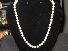 VTG Lot of 2 Quality Knotted Faux Pearl Heavy 16″ & 18″ Necklaces 6mm Nice Color