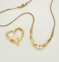 NR signed Goldtone vintage Avon necklace and unbranded brooch
