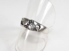 Vintage 1990s Wheeler Mfg. Co. USA Sterling Silver Grape Leaves Band Ring Sz 8
