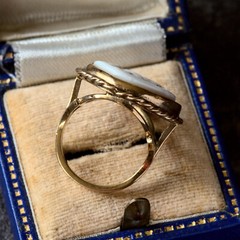 UNUSUAL VINTAGE 9K GOLD SHELL CAMEO RING MOSES & TABLETS COMMANDMENTS