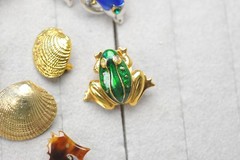 Vtg to now Brooch Pin LOT petite frog lobster fish seagull beach shell CB17