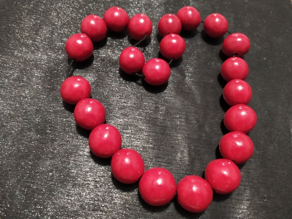 Vintage women’s beads Red color Soviet Made in the USSR Rare