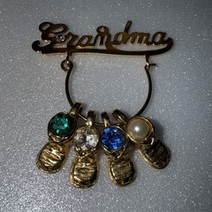 Vintage Grandma Grandmother Charm Holder Pendant with Birthstone Baby Shoes