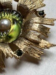 Rare Vintage EDLEE Green Art Glass Pearl Rhinestone Chunky Gold Tone Brooch 1947