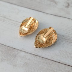 Vintage Clip On Earrings Large 1 & 1/8″ Gold Tone Stylish
