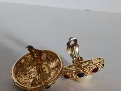 Vintage Round Gold Tone Multicolor Rhinestone ClipOn Earrings 1.25in Faux Pearl