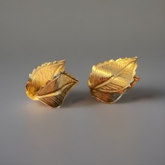 Vtg 50s Signed GIOVANNI Goldtone Textured DOUBLE LEAVES Shape Clip-On Earrings