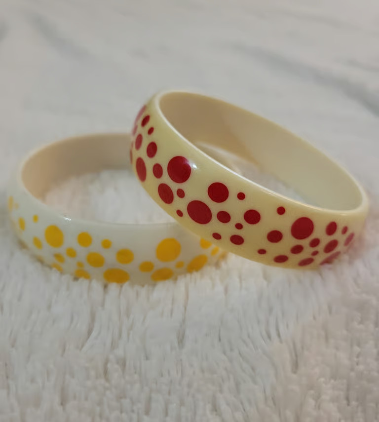 Lot of 2 Vintage Avon Plastic Polka Dot Bangle Bracelet Set – Yellow, Red